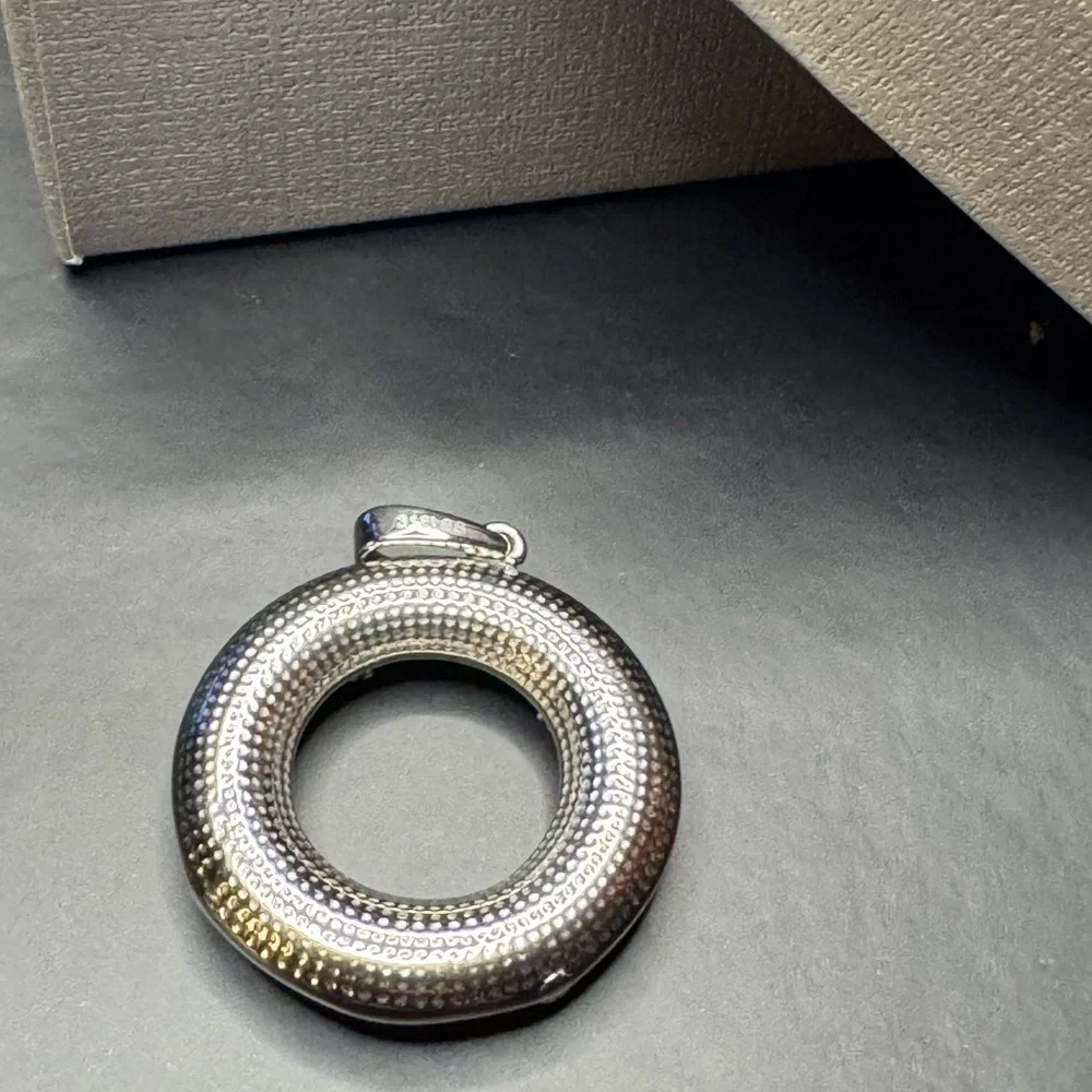 Carnelian Circle Pendant in Stainless Steel.